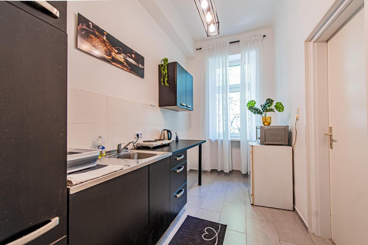 My Apartment- Artroom * Vienne
